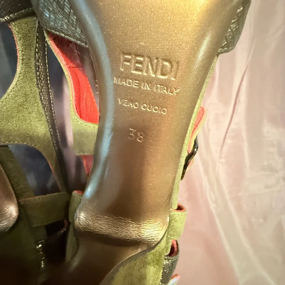 Fendi Green Suede Leather/Gold Metallic Cut Out 4” Pump Heels Size 38/8 $ - Picture 11 of 14